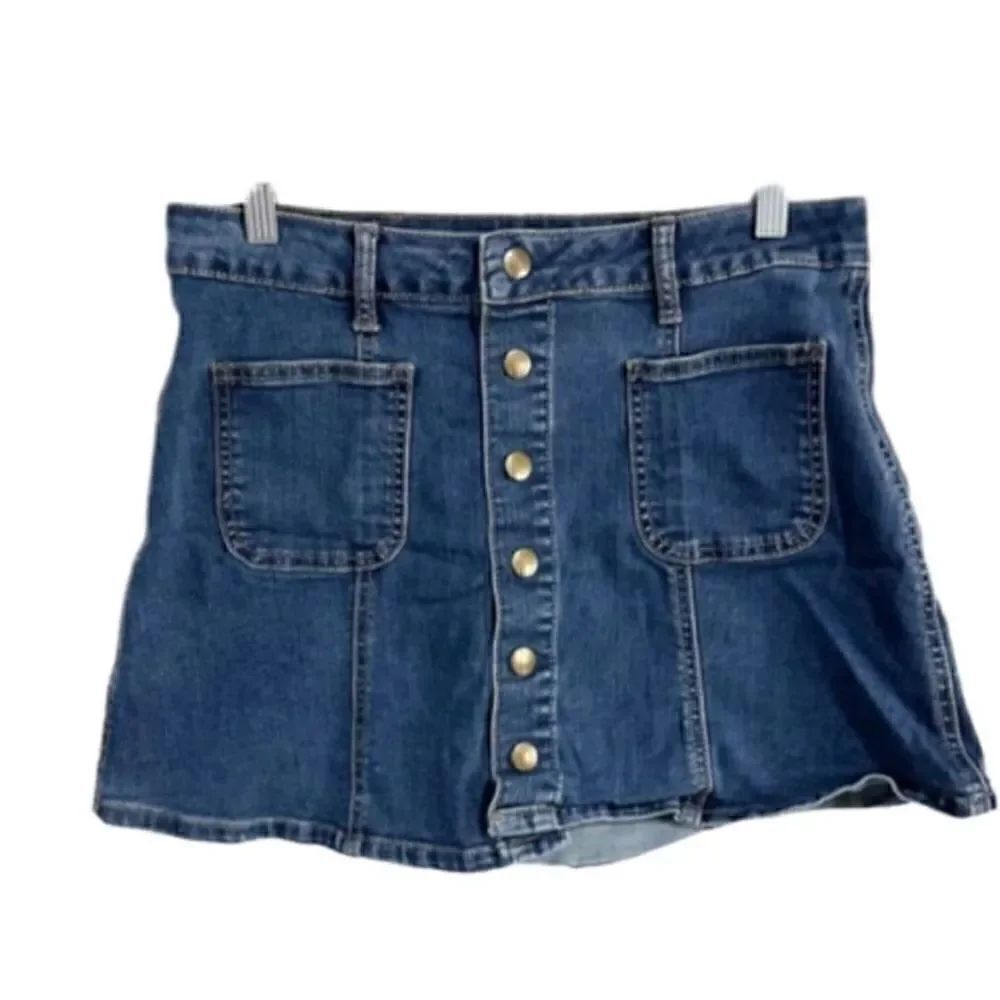Altar’d State blue denim button front patch pocket miniskirt, size small